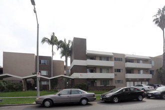 Landmark Apartments in Los Angeles, CA - Building Photo - Building Photo