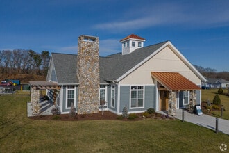 Orchard Overlook in Swanzey, NH - Foto de edificio - Building Photo