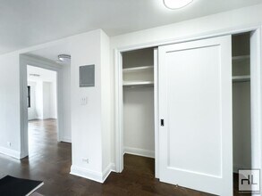 E 16 ST in New York, NY - Foto de edificio - Building Photo