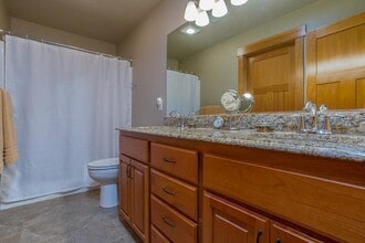 2860 Log Bronc Way in Astoria, OR - Building Photo - Building Photo