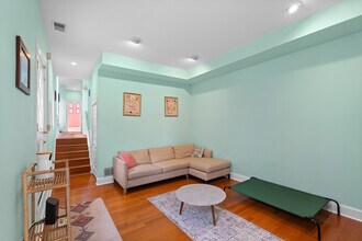 1613 Green St, Unit 2 in Philadelphia, PA - Building Photo - Building Photo