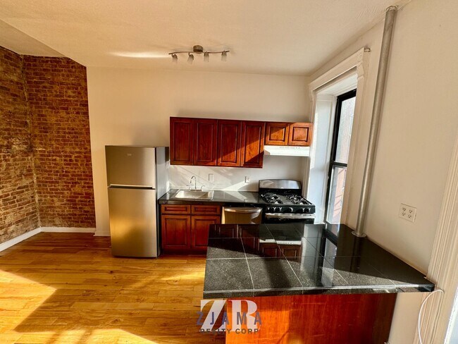 1047 Bedford Ave in Brooklyn, NY - Building Photo - Building Photo