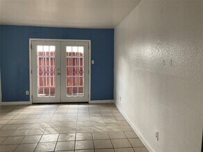 7200 Clarewood Dr in Houston, TX - Building Photo - Building Photo