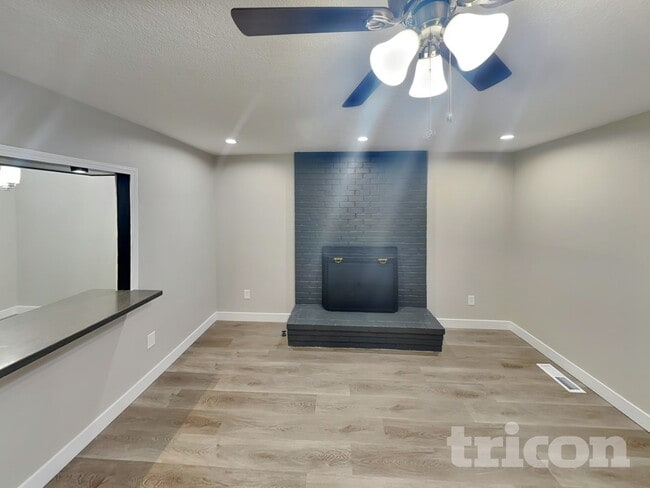 13525 SE 120th Way in Clackamas, OR - Foto de edificio - Building Photo