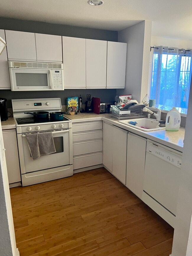 3256 SW Avalon Way, Unit 204 in Seattle, WA - Foto de edificio - Building Photo