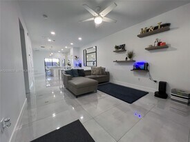 7825 NW 104th Ave in Doral, FL - Building Photo