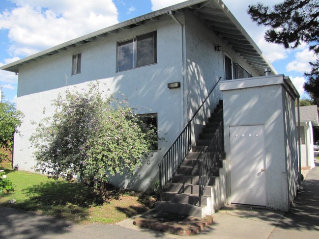 835 Corcoran Ave in Santa Cruz, CA - Foto de edificio - Building Photo