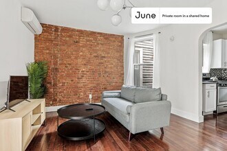Private bedroom in 3 bed/1 bath Home in New York, NY - Building Photo - Building Photo