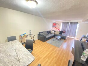 148 N Beacon St, Unit A2 in Boston, MA - Foto de edificio - Building Photo