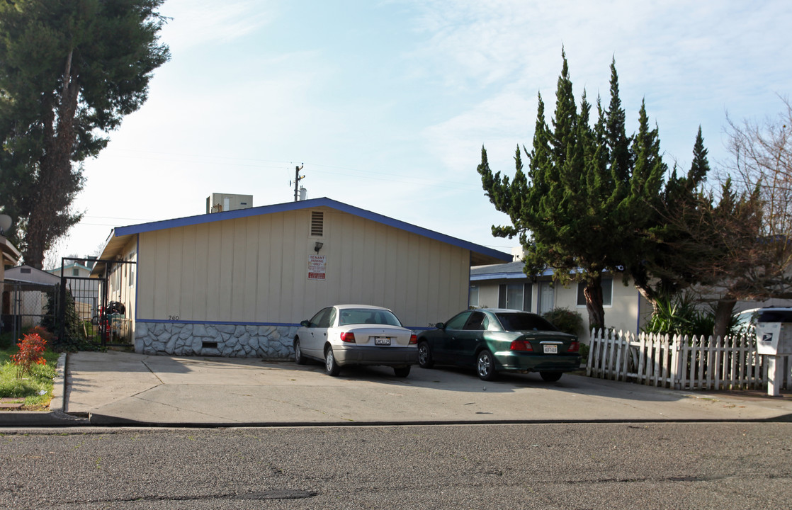 260 Wayside Dr in Turlock, CA - Building Photo