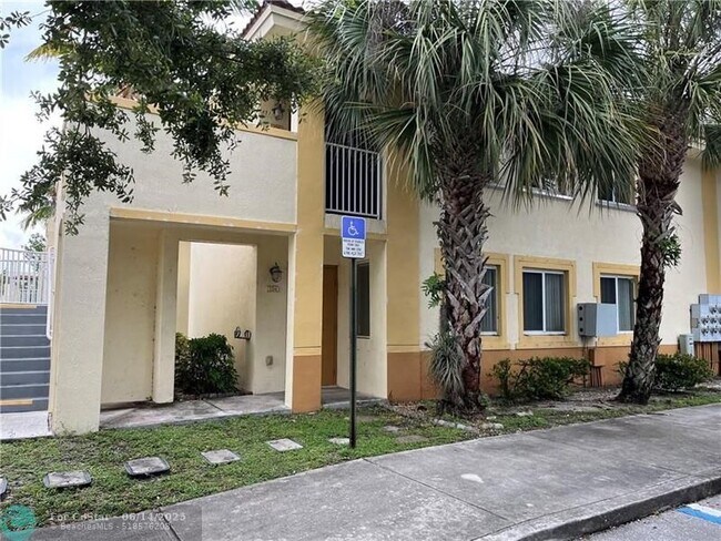 6255 SW 47th Manor in Davie, FL - Building Photo - Building Photo