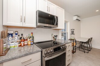 363 Miller Ave, Unit #6 in Portsmouth, NH - Building Photo - Building Photo