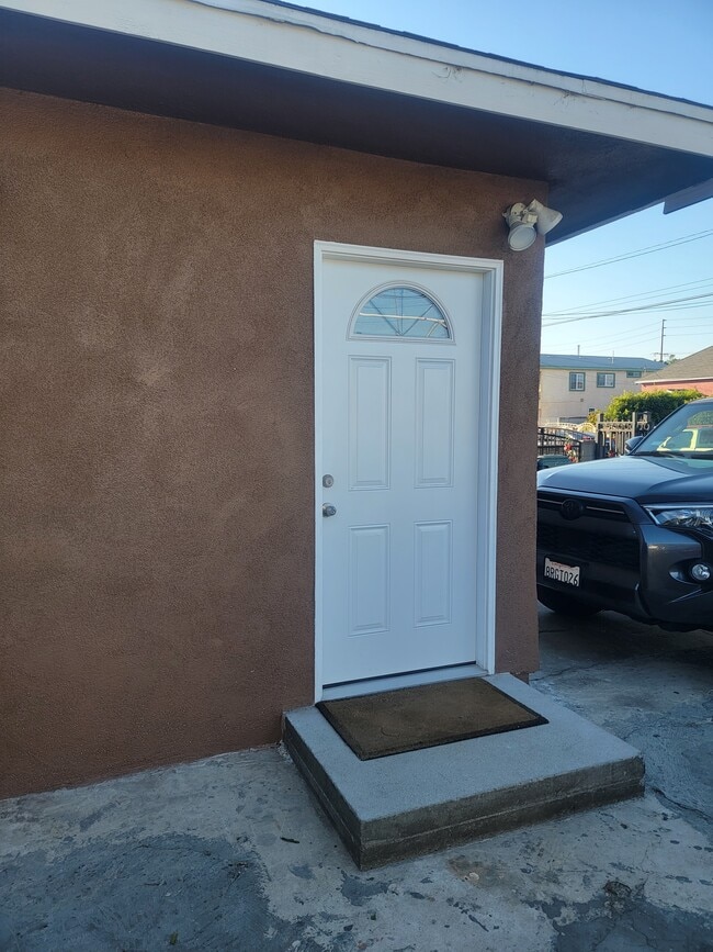 4216 W 104th St in Inglewood, CA - Building Photo - Building Photo