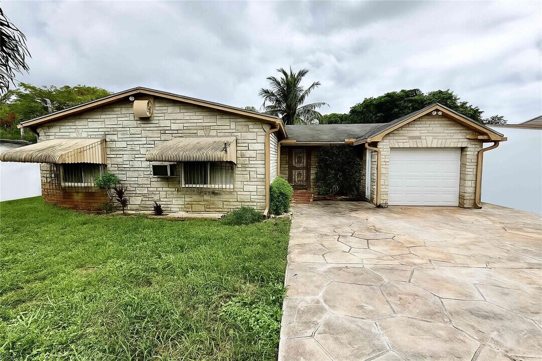 10335 NW 26th Ave in Miami, FL - Building Photo