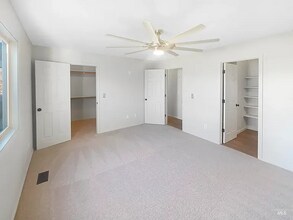 11708 W Trinity Ave in Nampa, ID - Foto de edificio - Building Photo