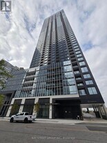 395 Square One Dr in Mississauga, ON - Building Photo