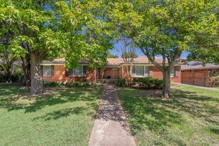 9352 Angora St in Dallas, TX - Building Photo