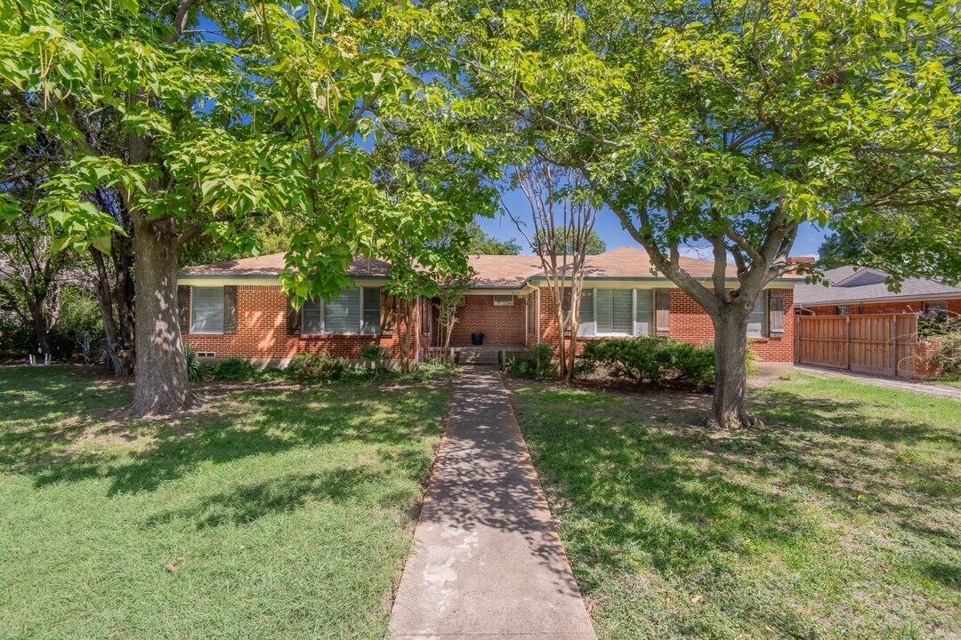 9352 Angora St in Dallas, TX - Building Photo