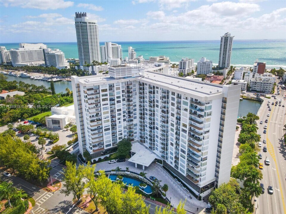 4101 Pine Tree Dr in Miami, FL - Building Photo