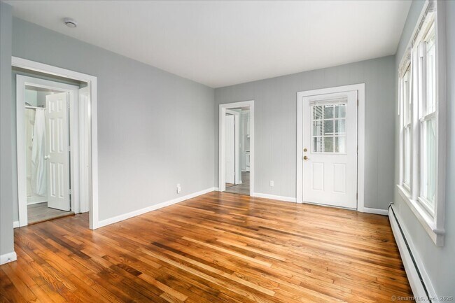 9 Nicholas Square-Unit -A in New Milford, CT - Building Photo - Building Photo