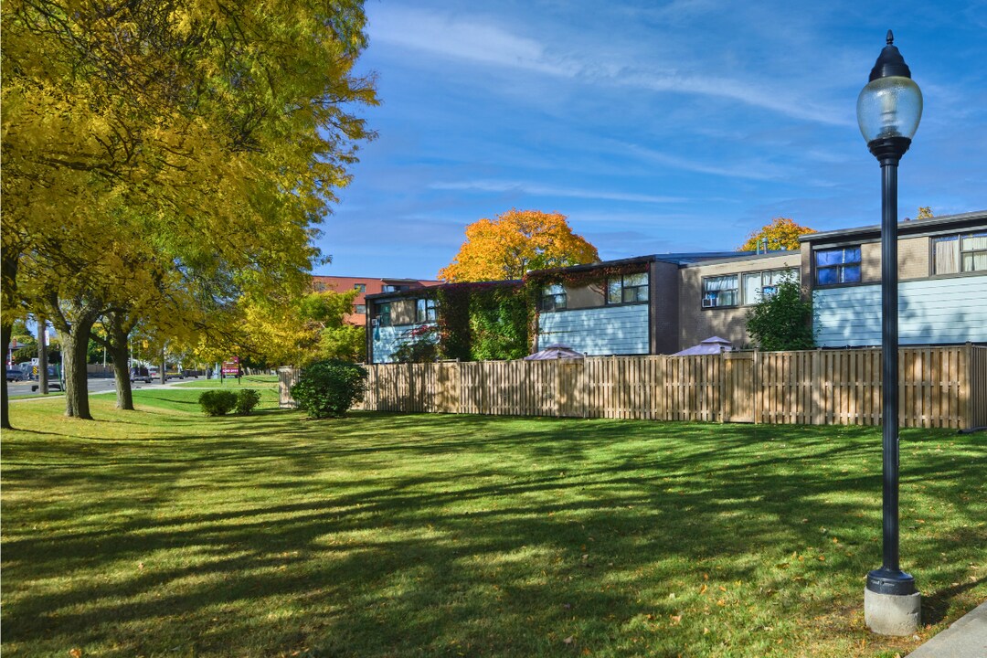 West Park Village Townhomes in Toronto, ON - Building Photo