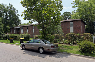 789 E Waldburg St in Savannah, GA - Building Photo