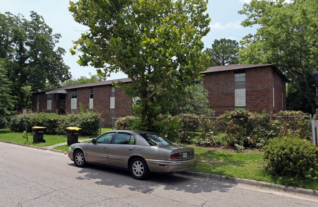 789 E Waldburg St in Savannah, GA - Building Photo