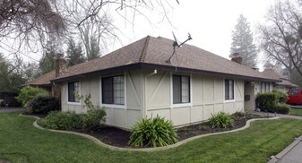 619 College Ave in Woodland, CA - Building Photo
