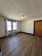 60 Chamberlain Ave in Elmwood Park, NJ - Building Photo - Building Photo