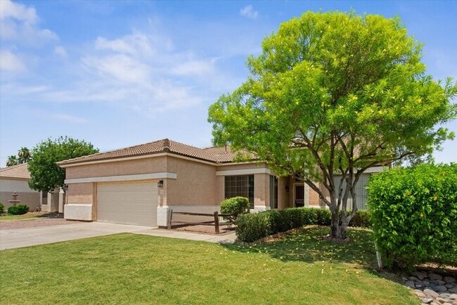 92 E Spur Ave in Gilbert, AZ - Foto de edificio - Building Photo