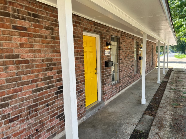 2203 Fairchild St in Baton Rouge, LA - Building Photo - Building Photo