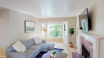 2043 NW Johnson St in Portland, OR - Building Photo