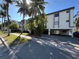 3582 NE 171 St in Sunny Isles Beach, FL - Building Photo