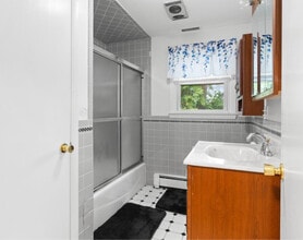 22 Henry St in Salem, NH - Building Photo - Building Photo