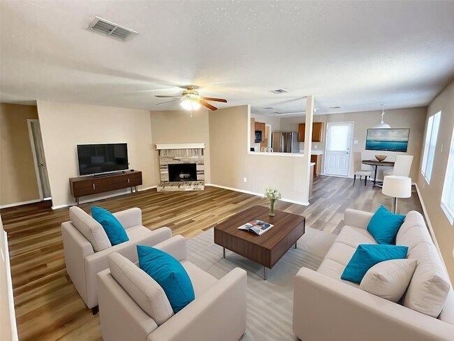 5405 Shiver Rd in Fort Worth, TX - Foto de edificio - Building Photo