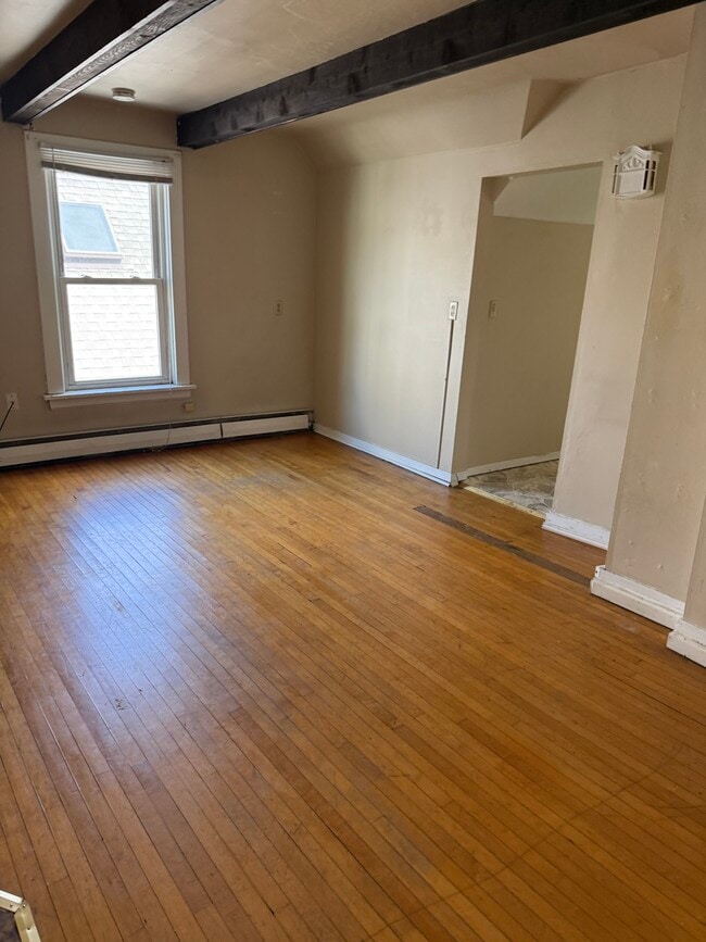 1237 E Johnson St, Unit 1237