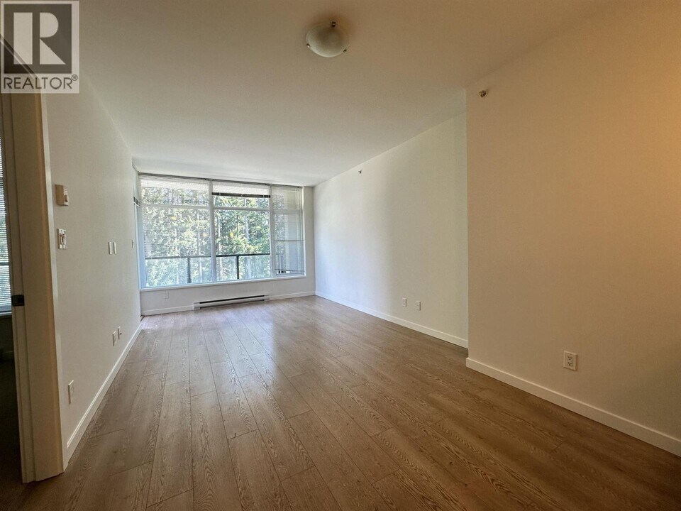 3080 Lincoln Ave in Coquitlam, BC - Building Photo