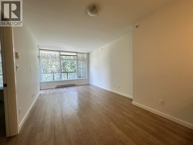property at 3080 Lincoln Ave