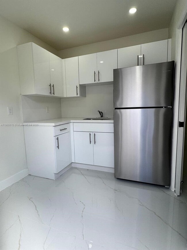 9815 SW 21st St in Miami, FL - Building Photo - Building Photo