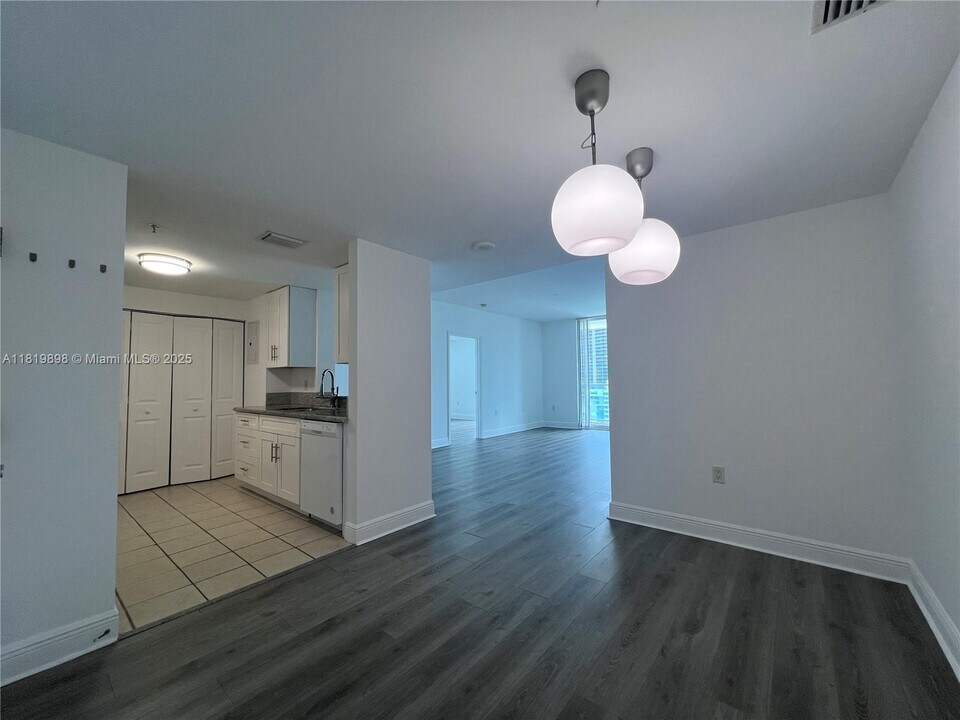1250 S Miami Ave, Unit 2104 in Miami, FL - Building Photo