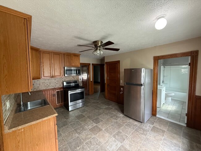 7 McConn Ave in Enfield, CT - Building Photo - Building Photo