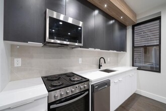 64 Irving St, Unit 206 in Jersey City, NJ - Building Photo - Building Photo