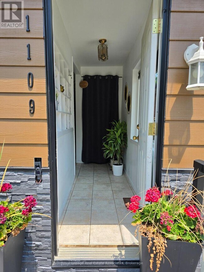 1109 Caven St in Mississauga, ON - Building Photo - Building Photo