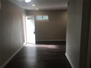 225 W N Loop Blvd-Unit -101 in Austin, TX - Building Photo - Building Photo