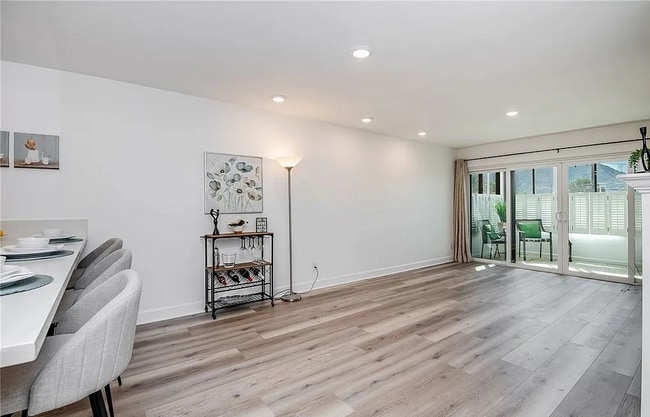 225 N Rose St in Burbank, CA - Building Photo - Building Photo