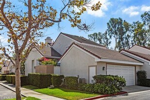 31 Dartmouth, Unit 32 in Irvine, CA - Building Photo