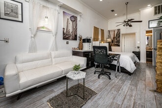 7625 Hickory St in New Orleans, LA - Building Photo - Interior Photo
