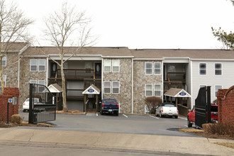 Lake Edge Condos in Lexington, KY - Building Photo - Building Photo