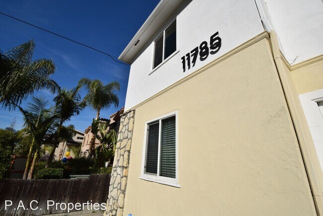 11785 Laurelwood Dr in Los Angeles, CA - Building Photo - Building Photo