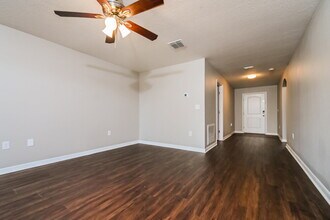 720 Chatham Walk Dr in Ruskin, FL - Foto de edificio - Building Photo